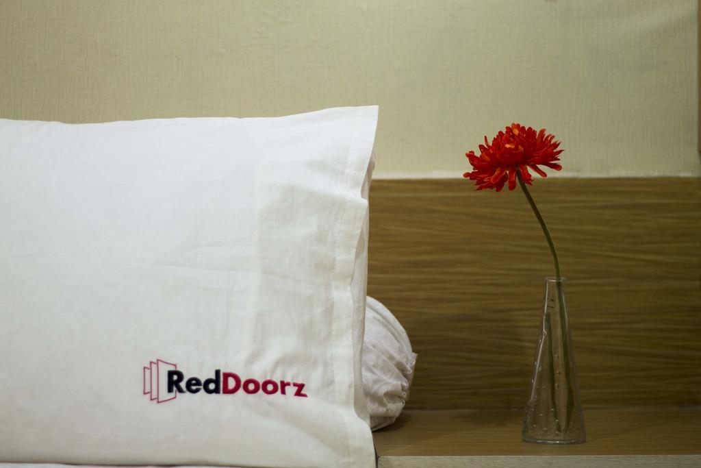 ホテル Reddoorz @ Legian Street クタ エクステリア 写真